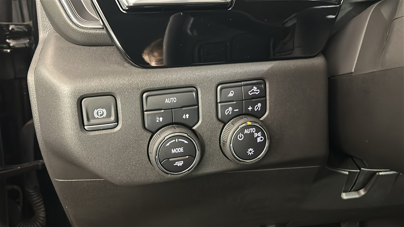 Used 2025 Chevrolet Silverado 1500 LT w/ Safety Package AWD/4WD image 23