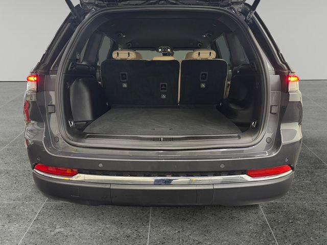 Used 2024 Jeep Grand Cherokee Limited w/ Luxury Tech Group II image 11