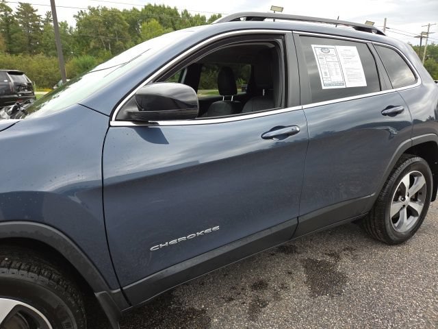 Used 2022 Jeep Cherokee Limited w/ Trailer Tow Group AWD/4WD image 32