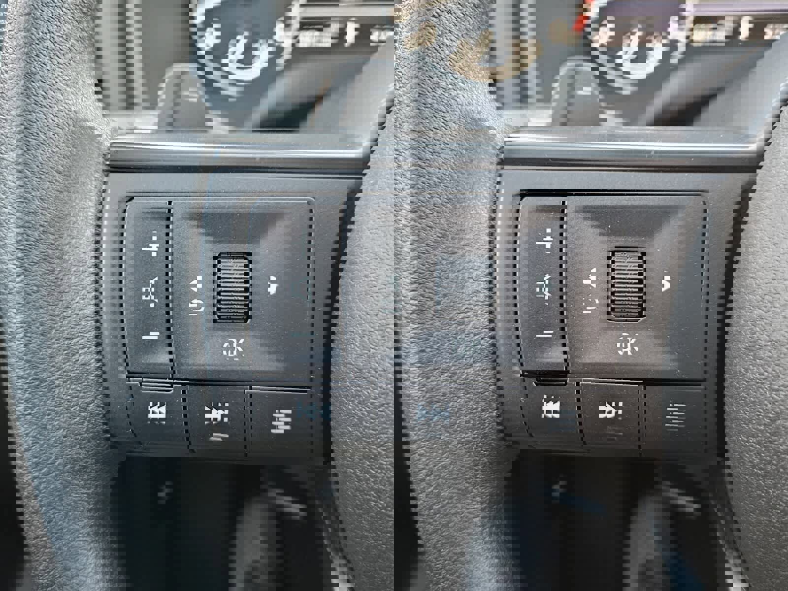 Used 2023 Nissan Rogue S image 12