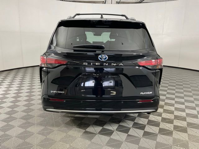Used 2025 Toyota Sienna Platinum AWD/4WD image 5