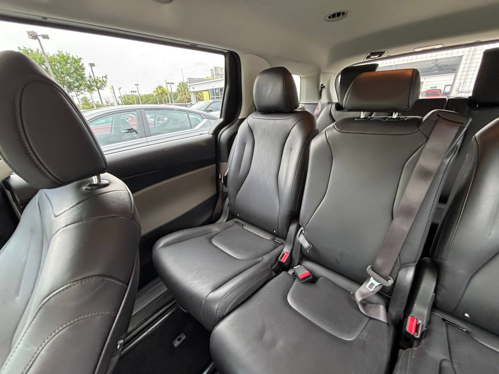 Used 2026 Kia Carnival FWD image 42