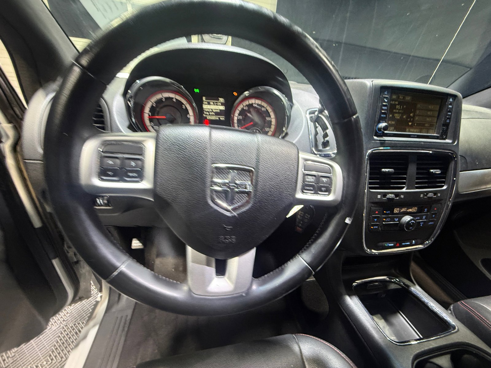 Used 2016 Dodge Grand Caravan R/T FWD image 9