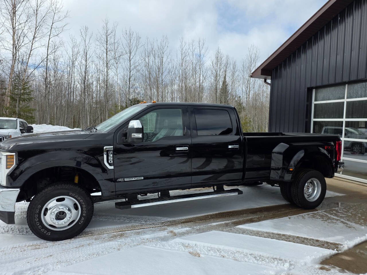 Used 2019 Ford F350 XLT w/ XLT Premium Package image 2