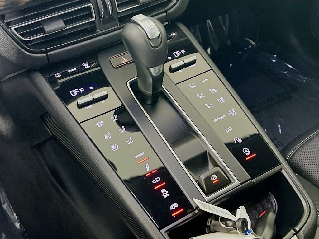 Used 2024 Porsche Macan GTS AWD/4WD image 13