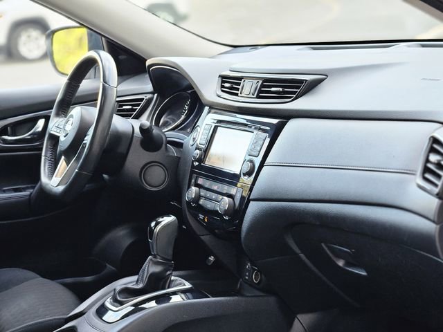 Used 2017 Nissan Rogue SV w/ SV Premium Package FWD image 12