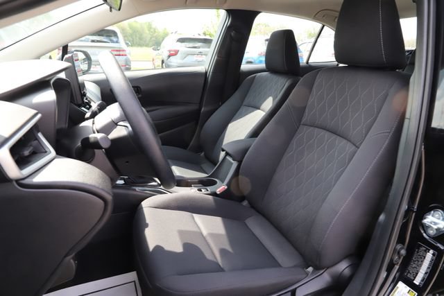 Used 2025 Toyota Corolla LE FWD image 11