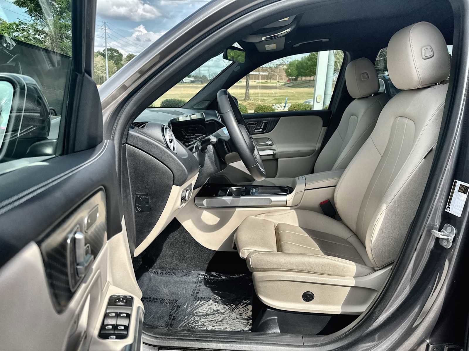 Used 2025 Mercedes-Benz GLB 250 image 2