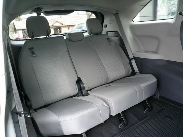 Used 2024 Toyota Sienna LE image 26