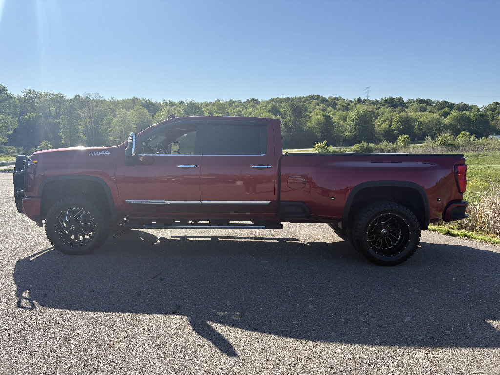 Used 2024 Chevrolet Silverado 3500 High Country w/ High Country Premium Package AWD/4WD image 2