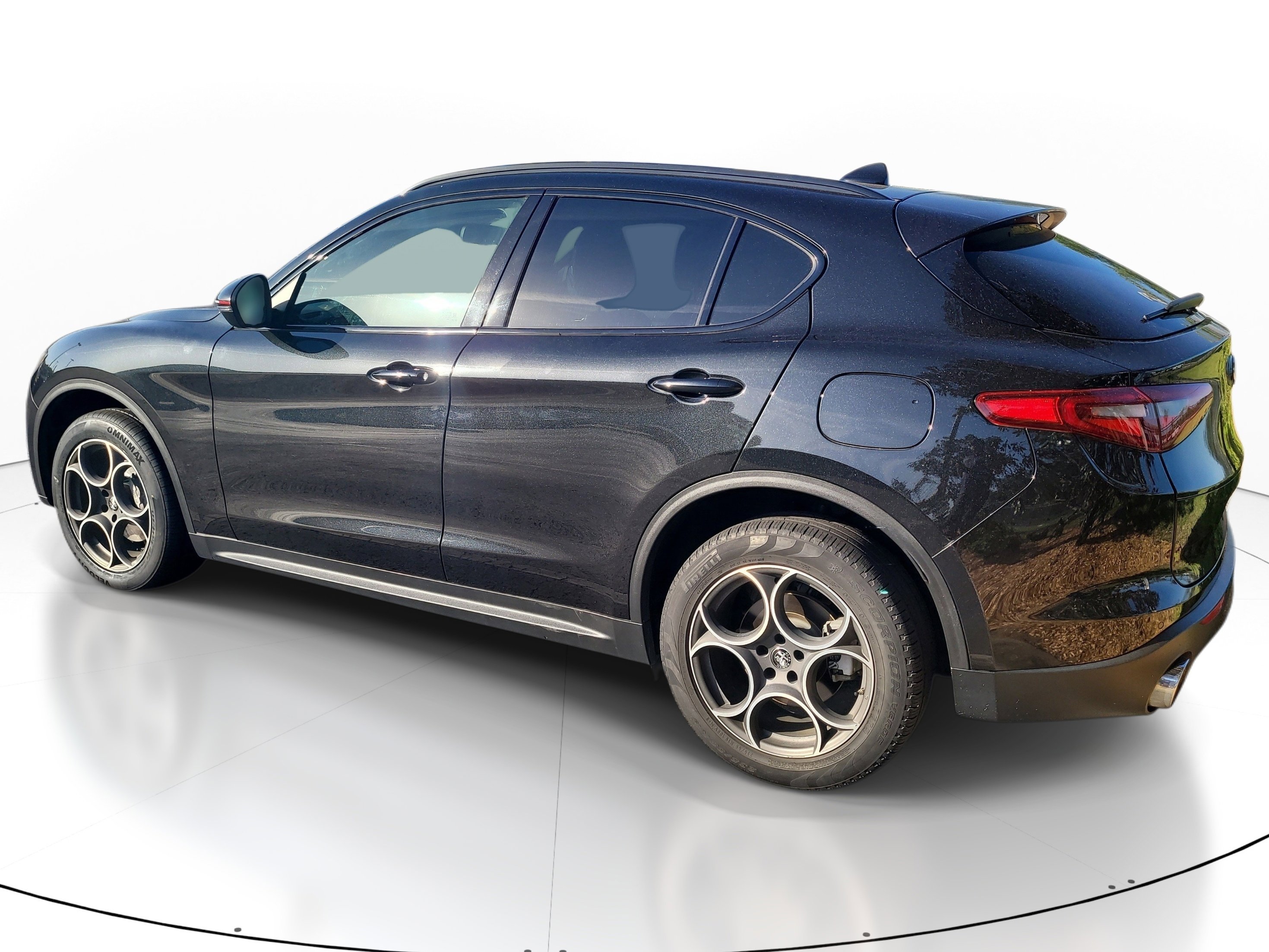Used 2021 Alfa Romeo Stelvio Sprint w/ Nero Edizione image 5