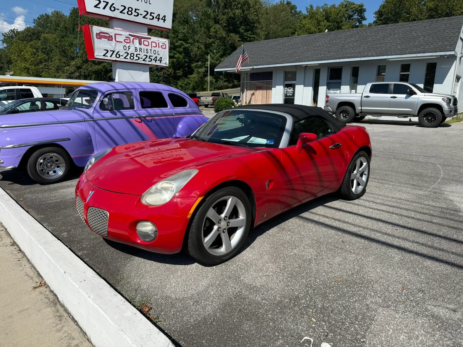 Used 2006 Pontiac Solstice Convertible w/ Premium Package RWD image 1