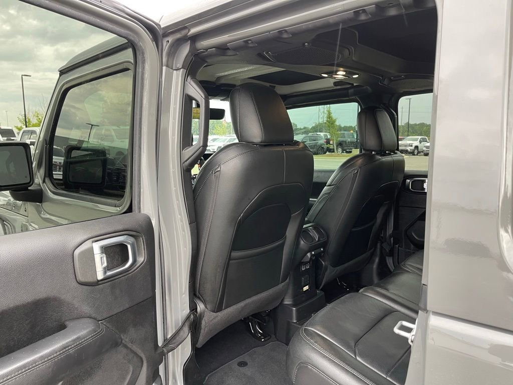 Used 2022 Jeep Wrangler Unlimited Sahara AWD/4WD image 35