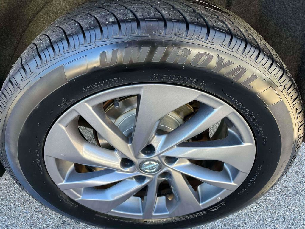 Used 2016 Nissan Rogue SL w/ SL Premium Package image 35