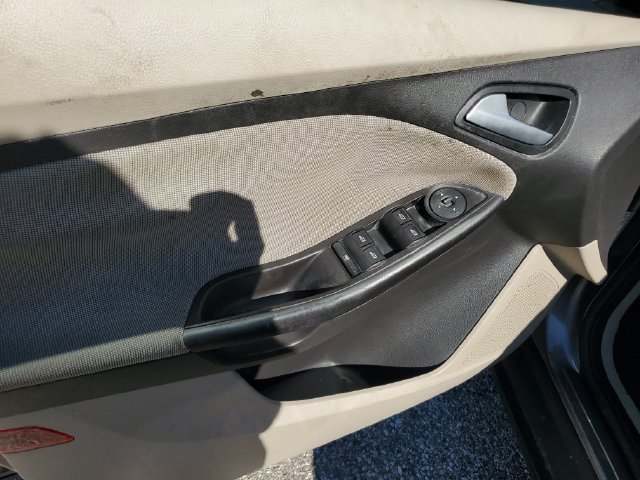 Used 2012 Ford Focus SE FWD image 18