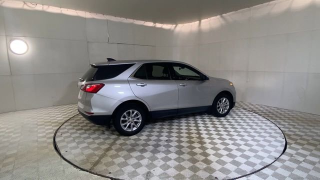 Used 2020 Chevrolet Equinox LT w/ Driver Convenience Package FWD image 3