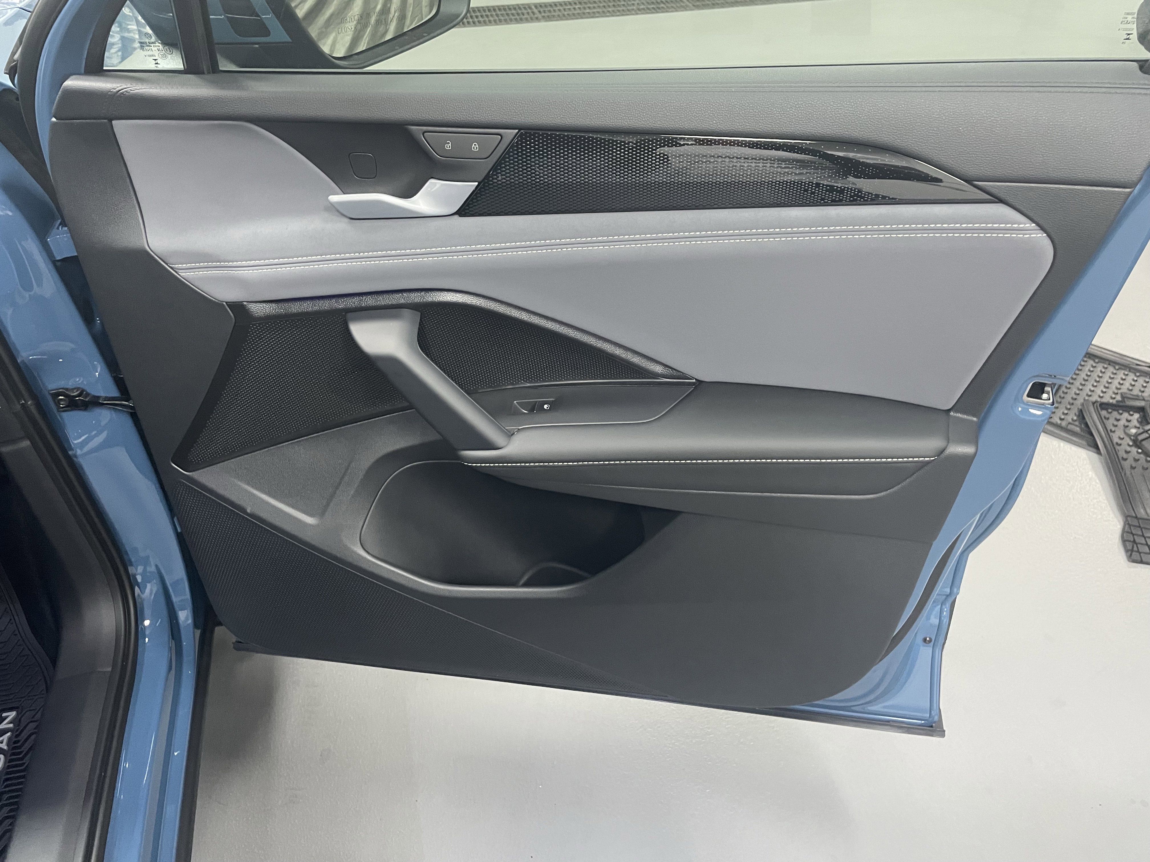 New 2025 Volkswagen Tiguan SE image 8