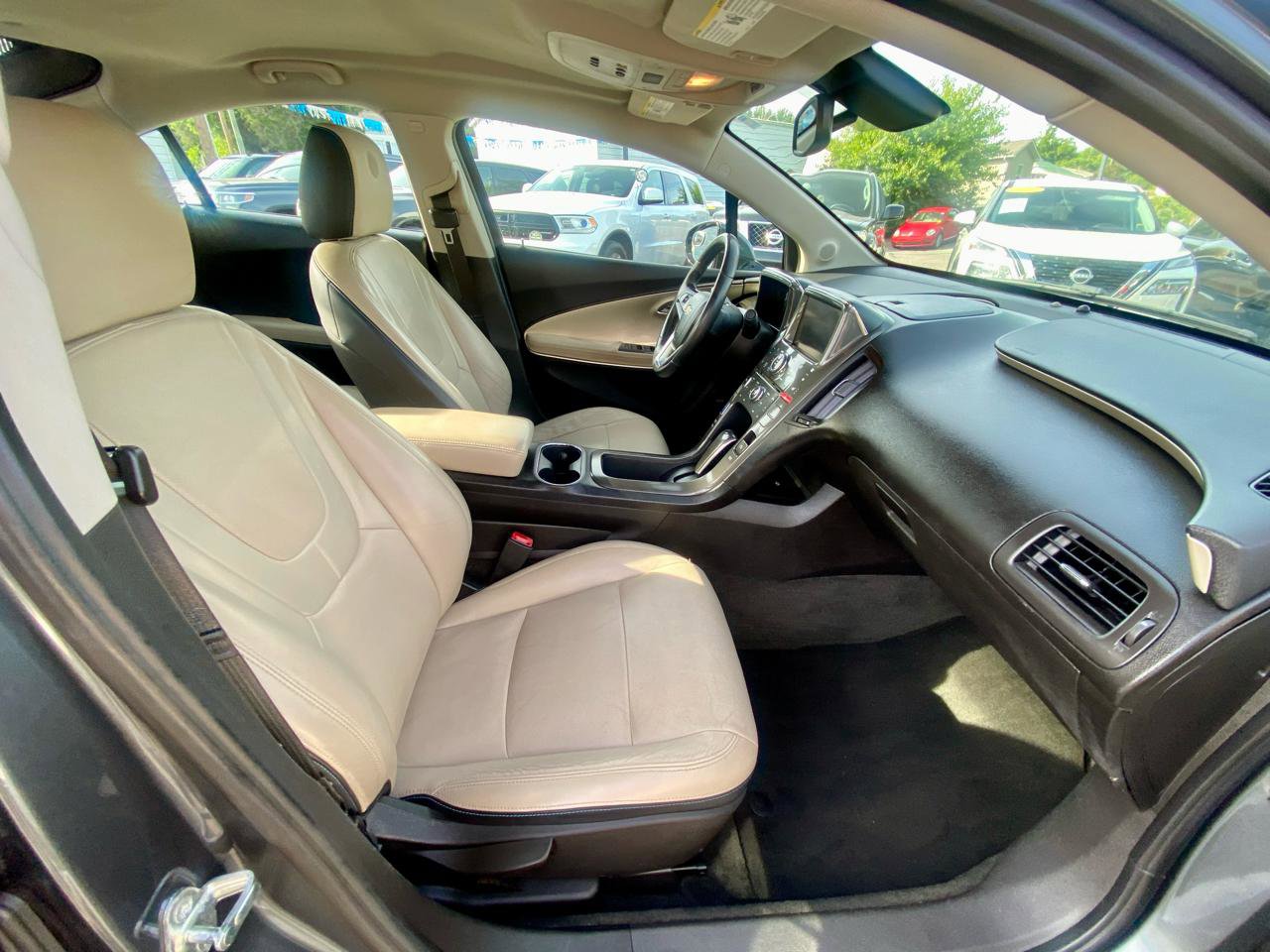 Used 2011 Chevrolet Volt Premium w/ Premium Trim Package FWD image 8