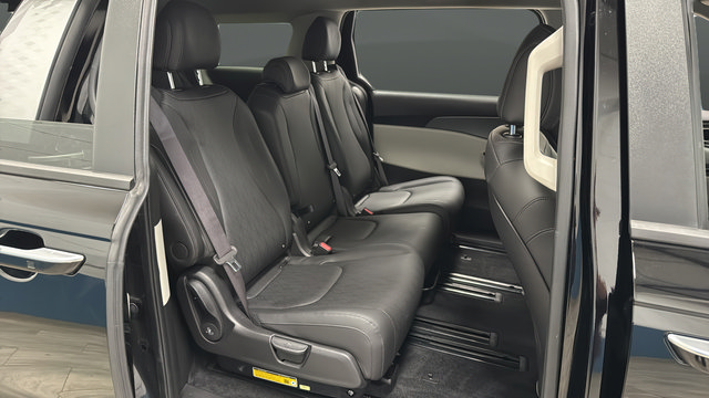 Used 2024 Kia Carnival LX FWD image 24