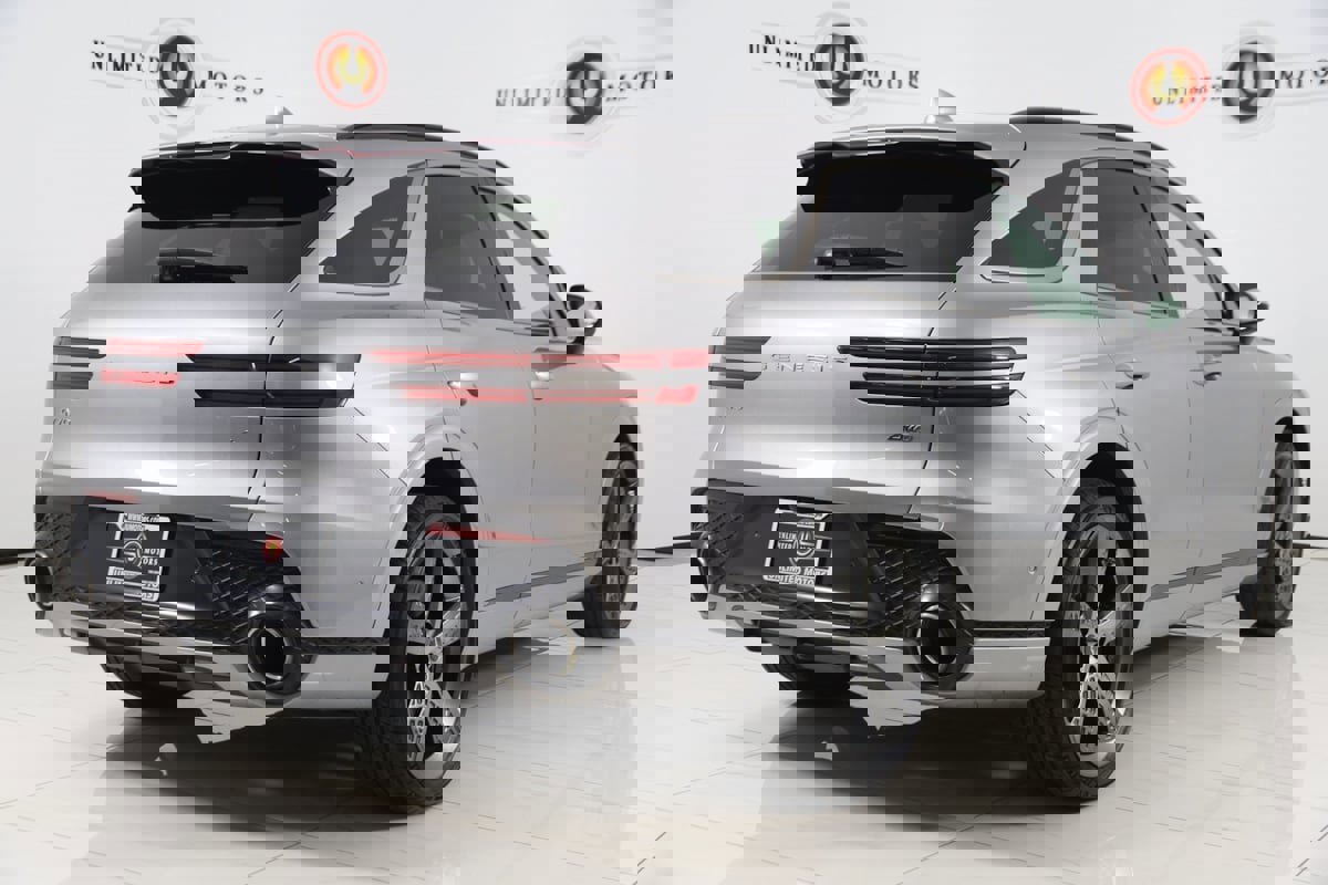 Used 2023 Genesis GV70 2.5T w/ Sport Prestige Package image 3