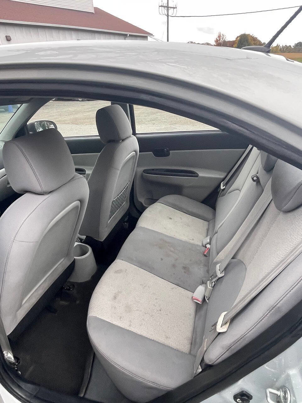 Used 2010 Hyundai Accent GLS w/ Premium Pkg 4 image 4