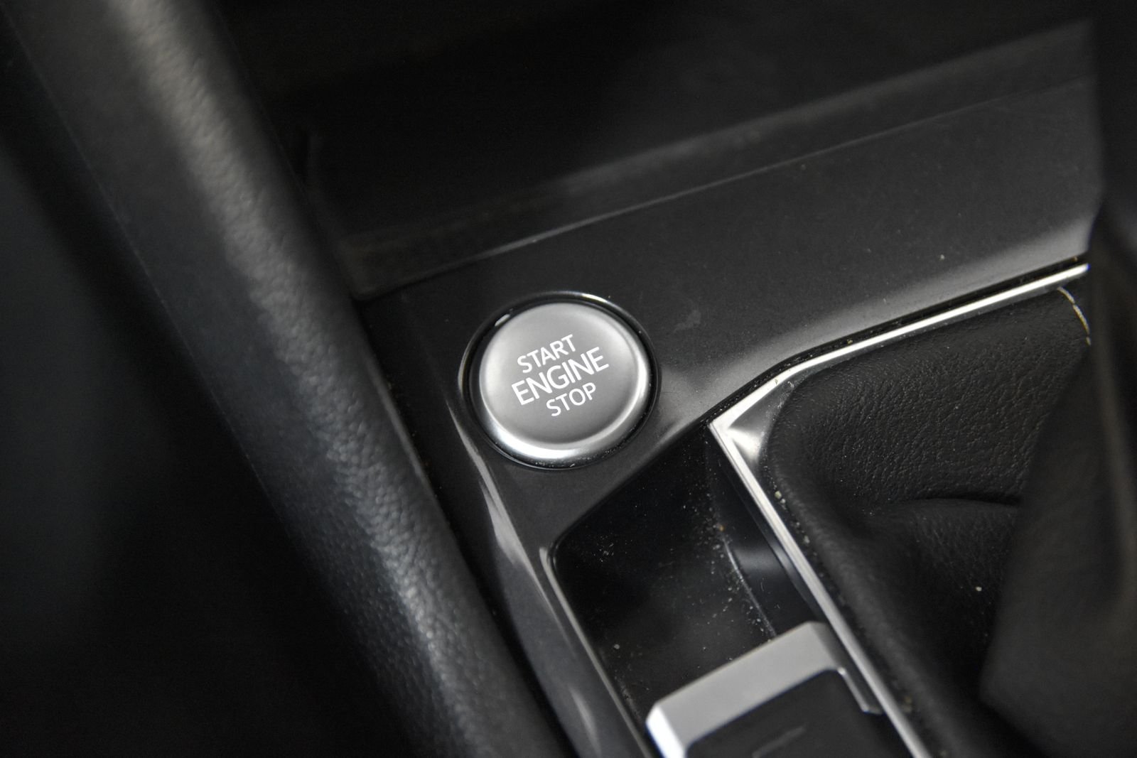 Used 2024 Volkswagen Tiguan SE FWD image 25
