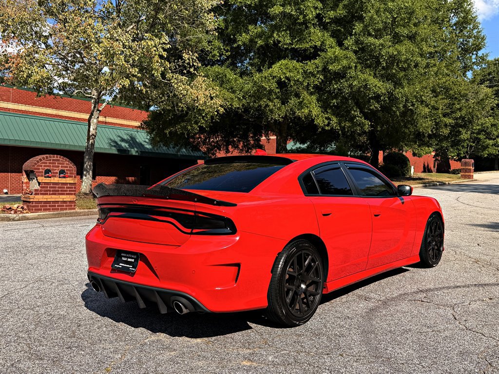 Used 2017 Dodge Charger R/T Scat Pack w/ Beats Audio Group RWD image 5