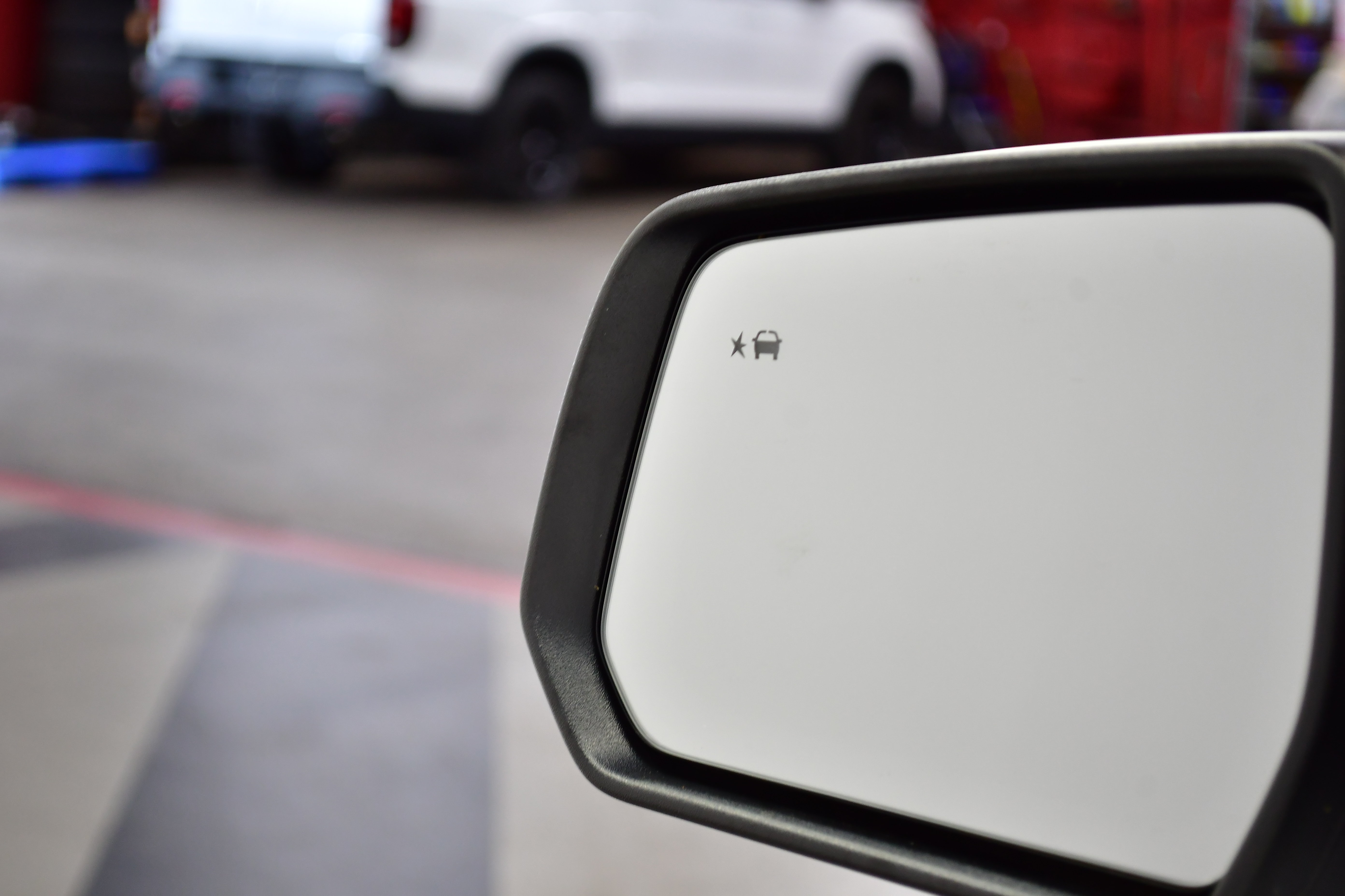 Used 2023 GMC Acadia SLE AWD/4WD image 15