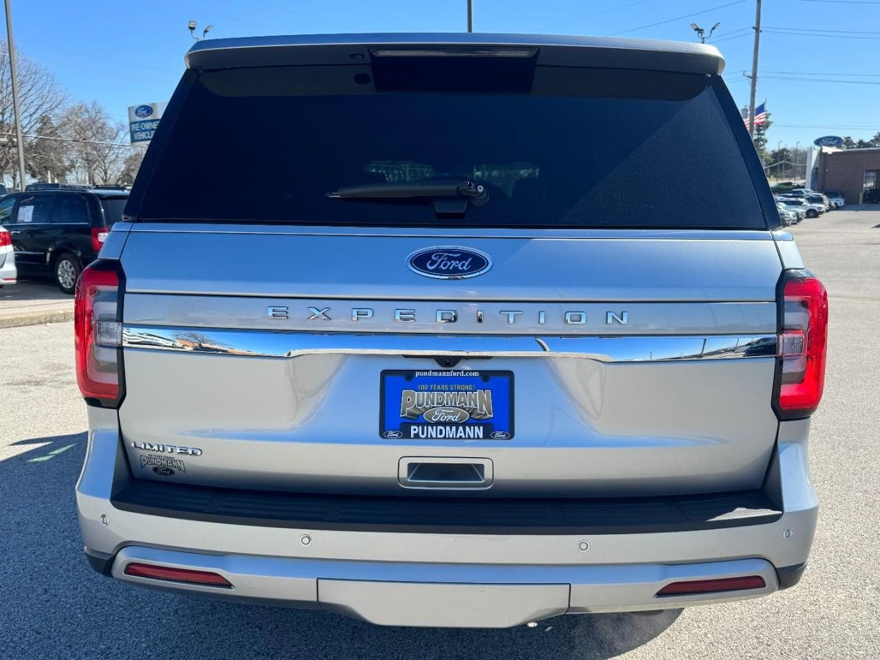 Used 2024 Ford Expedition Limited image 4