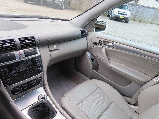 Used 2005 Mercedes-Benz C 320 Sedan image 19