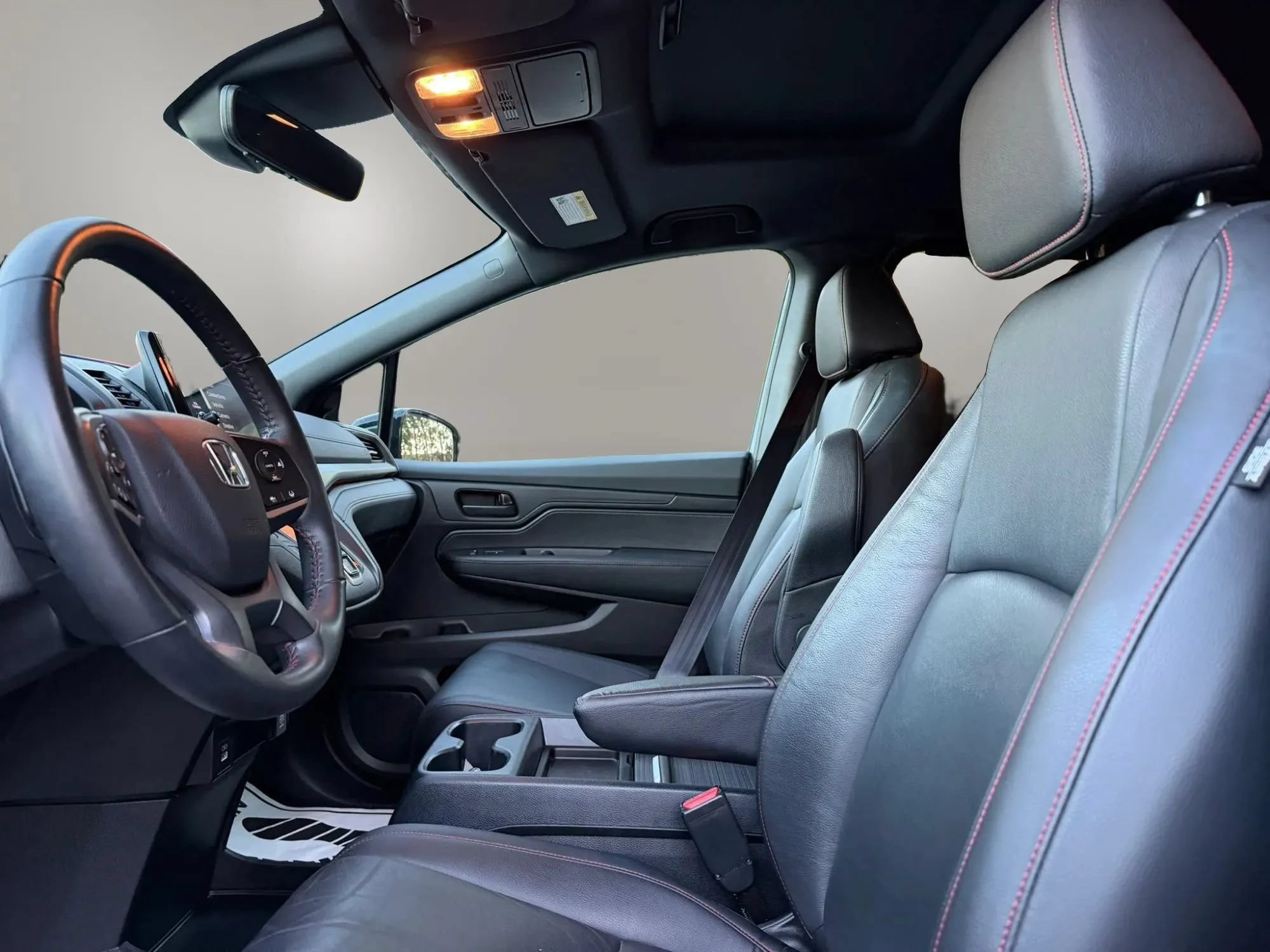 Used 2024 Honda Odyssey Sport image 9