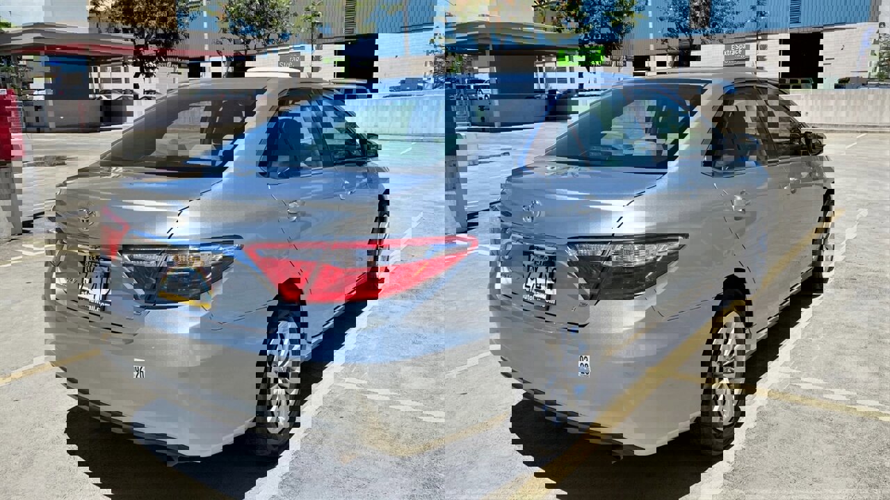 Used 2017 Toyota Camry LE image 6