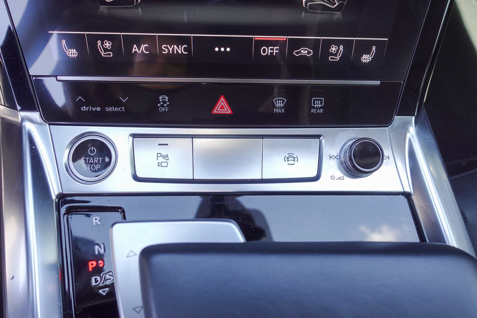 Used 2022 Audi e-tron Premium Plus w/ Premium Plus Package AWD/4WD image 23
