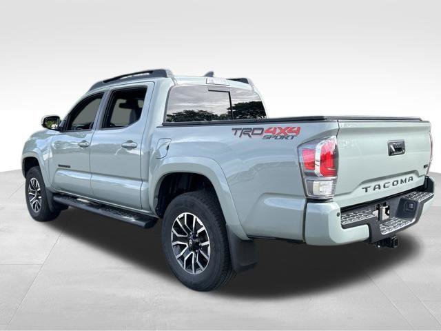 Used 2022 Toyota Tacoma TRD Sport w/ TRD Premium Sport Package AWD/4WD image 3