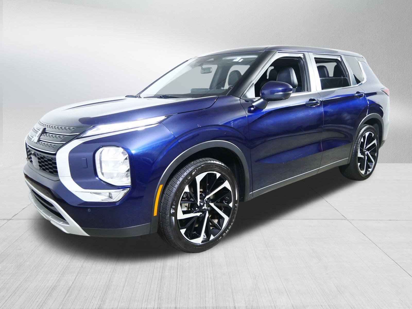 Used 2024 Mitsubishi Outlander SE image 3