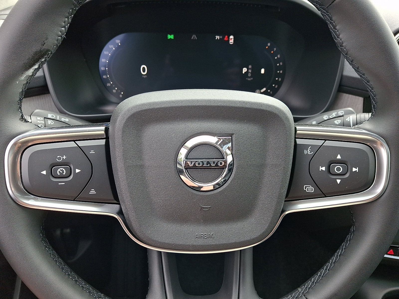 New 2026 Volvo XC40 B5 Plus w/ Protection Package Premier AWD/4WD image 12