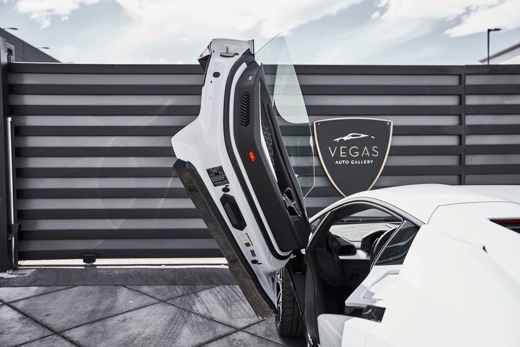 Used 2026 Lamborghini Revuelto AWD/4WD image 34