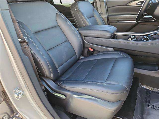 Used 2025 Chevrolet Traverse LT FWD image 21
