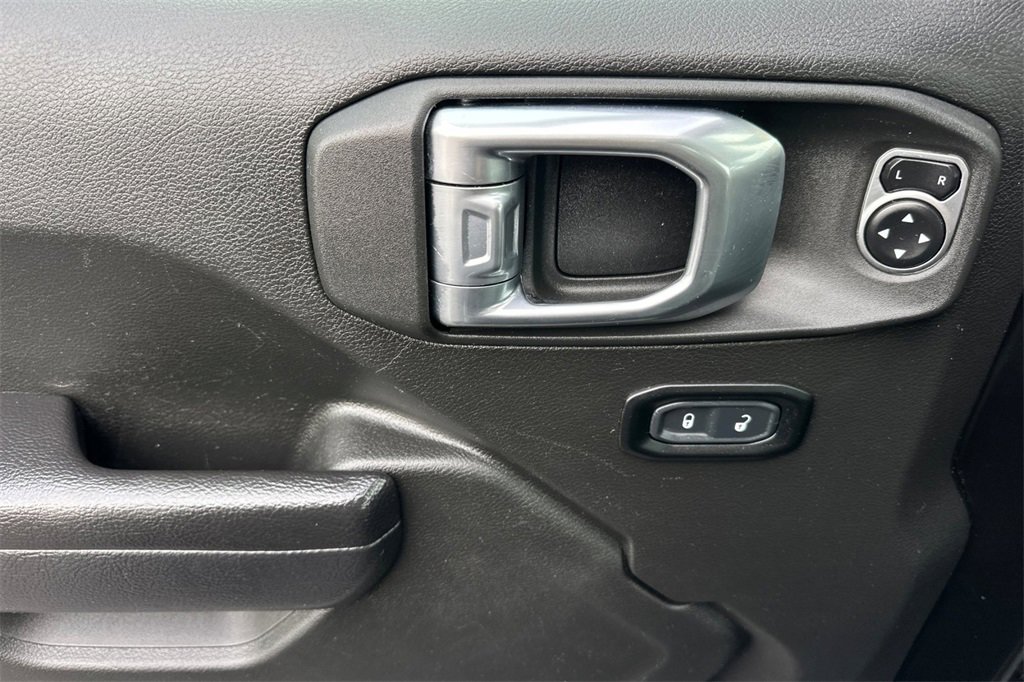 Used 2024 Jeep Wrangler Unlimited image 13