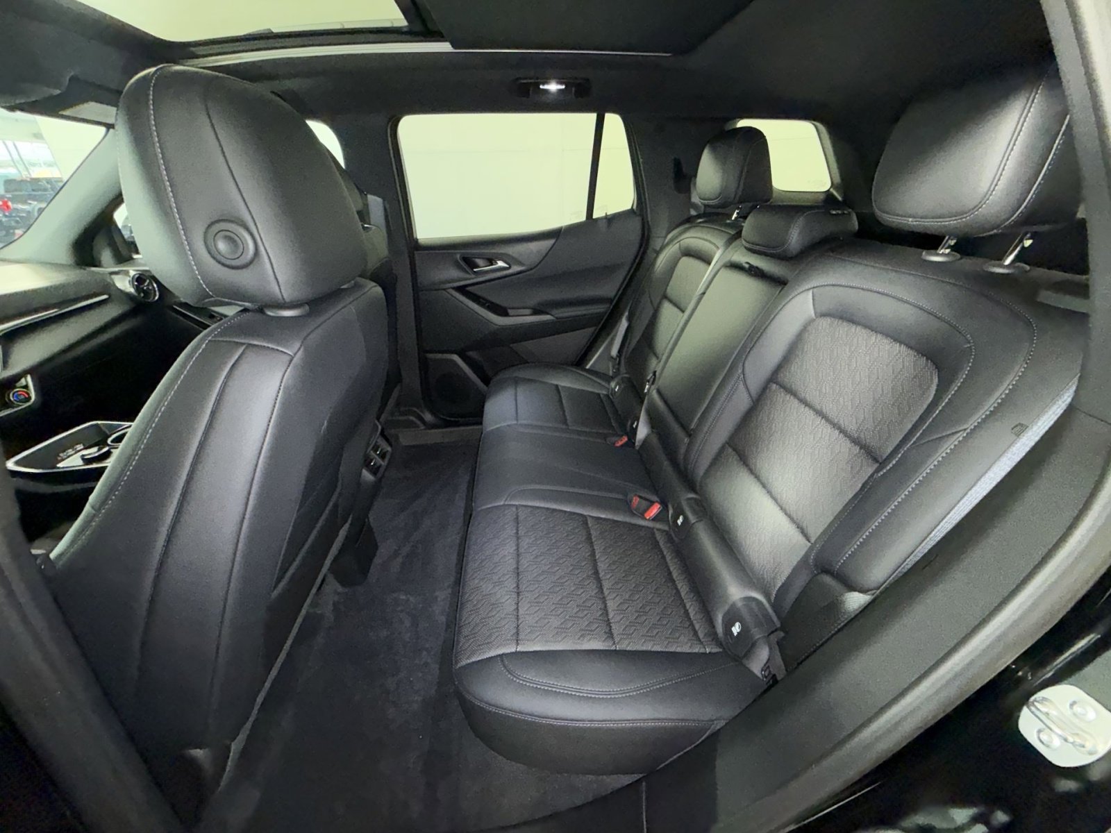 Used 2026 Chevrolet Equinox LT w/ Convenience Package II image 25