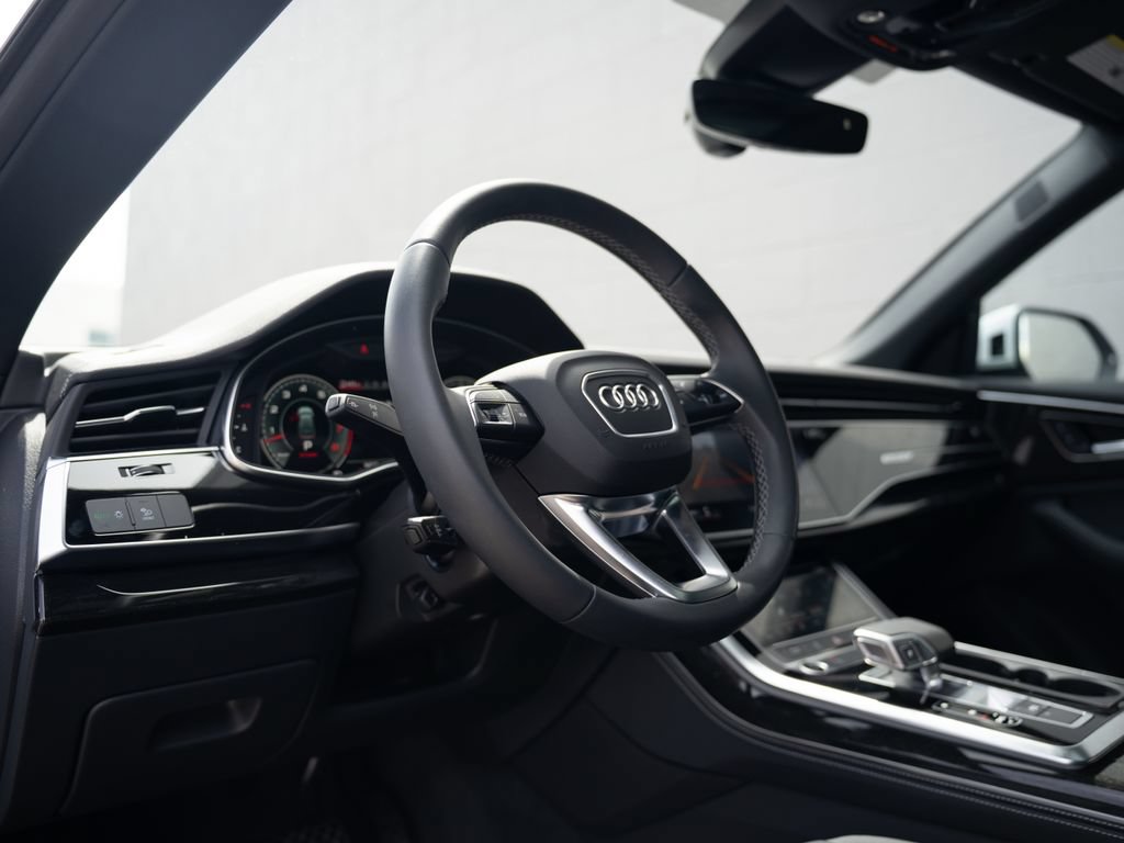 Certified 2025 Audi Q8 Premium Plus w/ Premium Plus Package AWD/4WD image 4