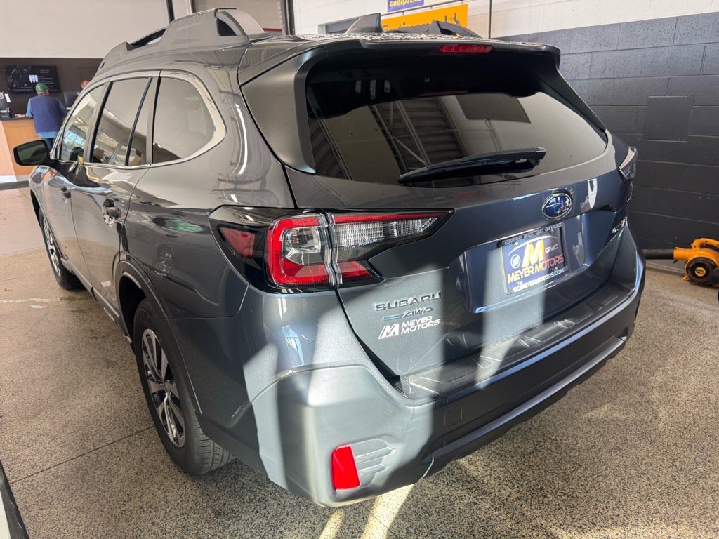 Used 2022 Subaru Outback Premium image 7