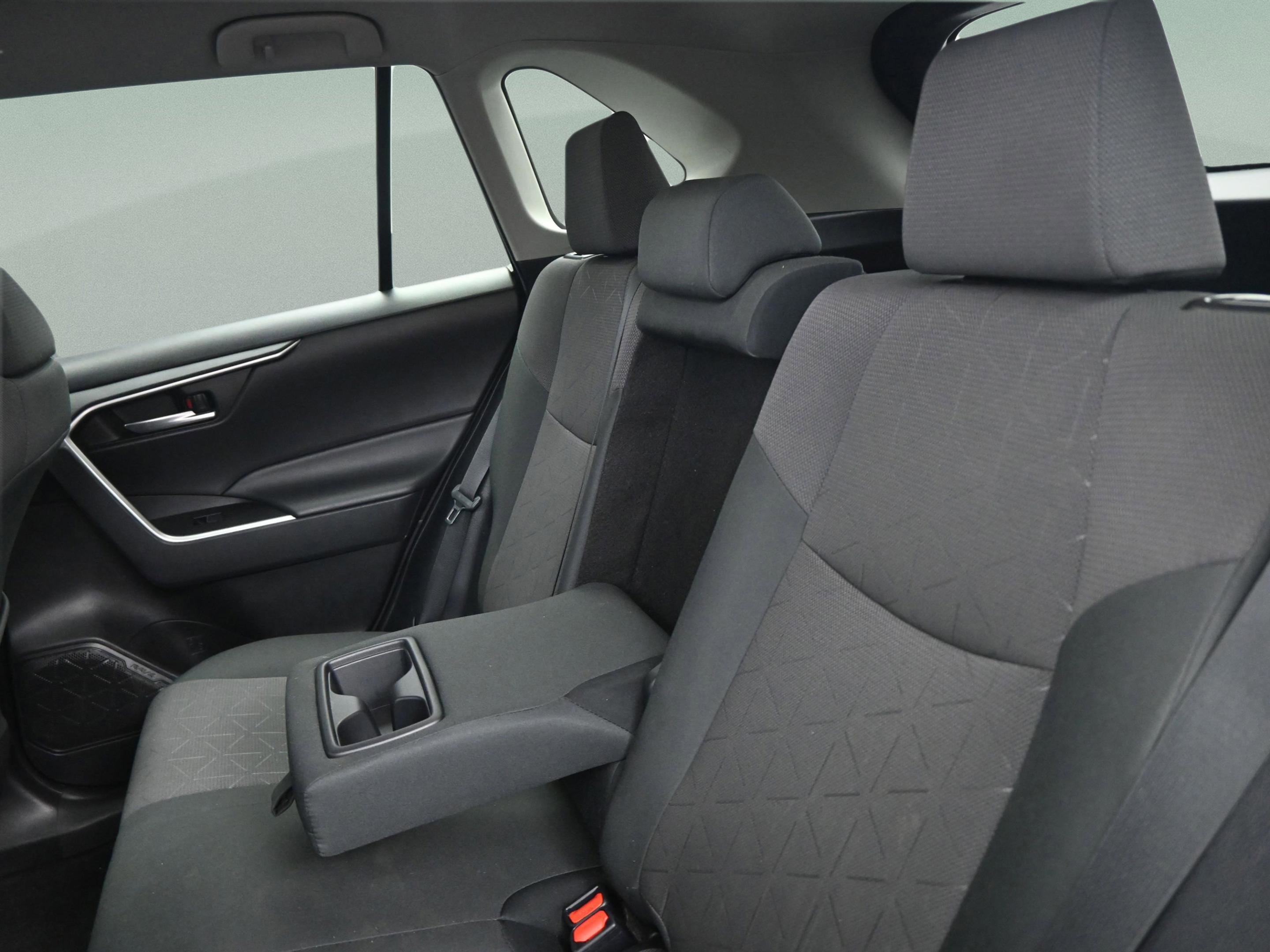 Certified 2024 Toyota RAV4 XLE FWD image 33
