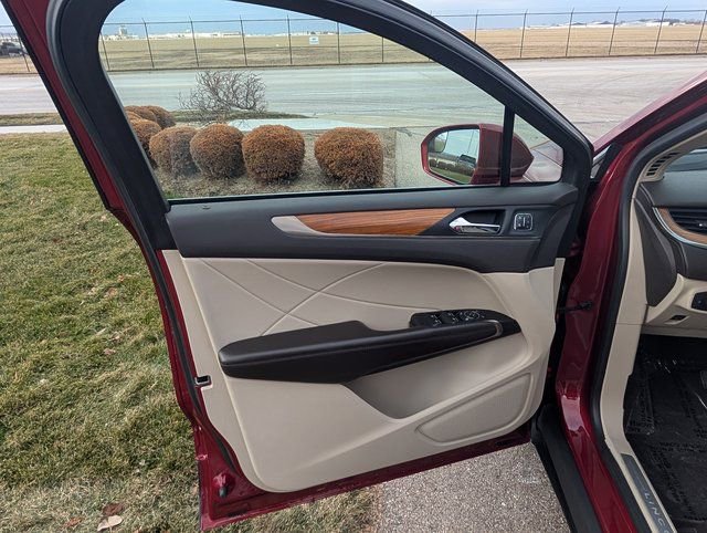 Used 2018 Lincoln MKC Select w/ Lincoln MKC Climate Package image 14