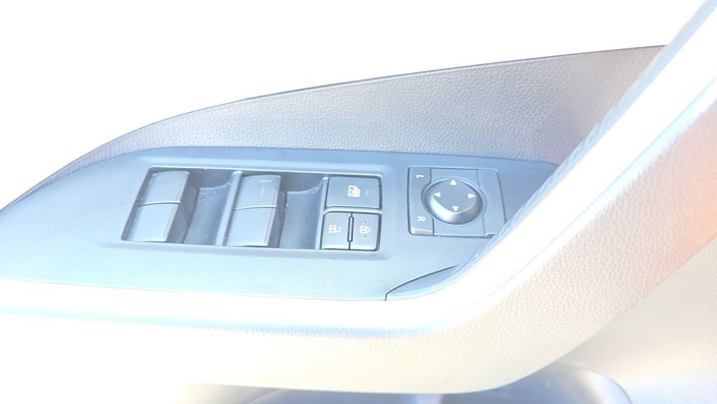 Used 2019 Toyota RAV4 XLE w/ Convenience Package image 19