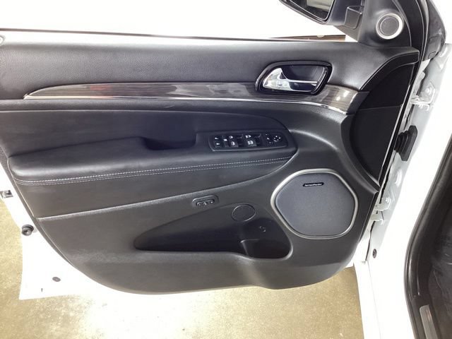 Used 2019 Jeep Grand Cherokee Overland AWD/4WD image 9
