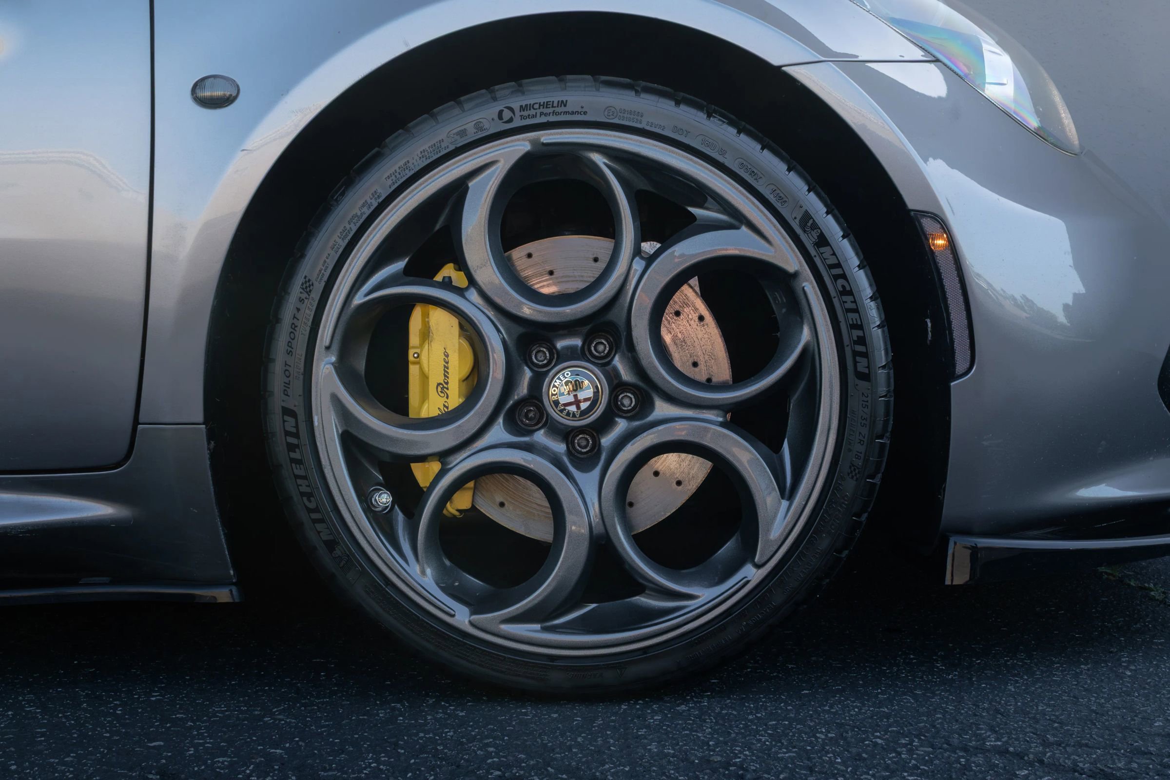 Used 2015 Alfa Romeo 4C Coupe w/ Leather Interior Group RWD image 28