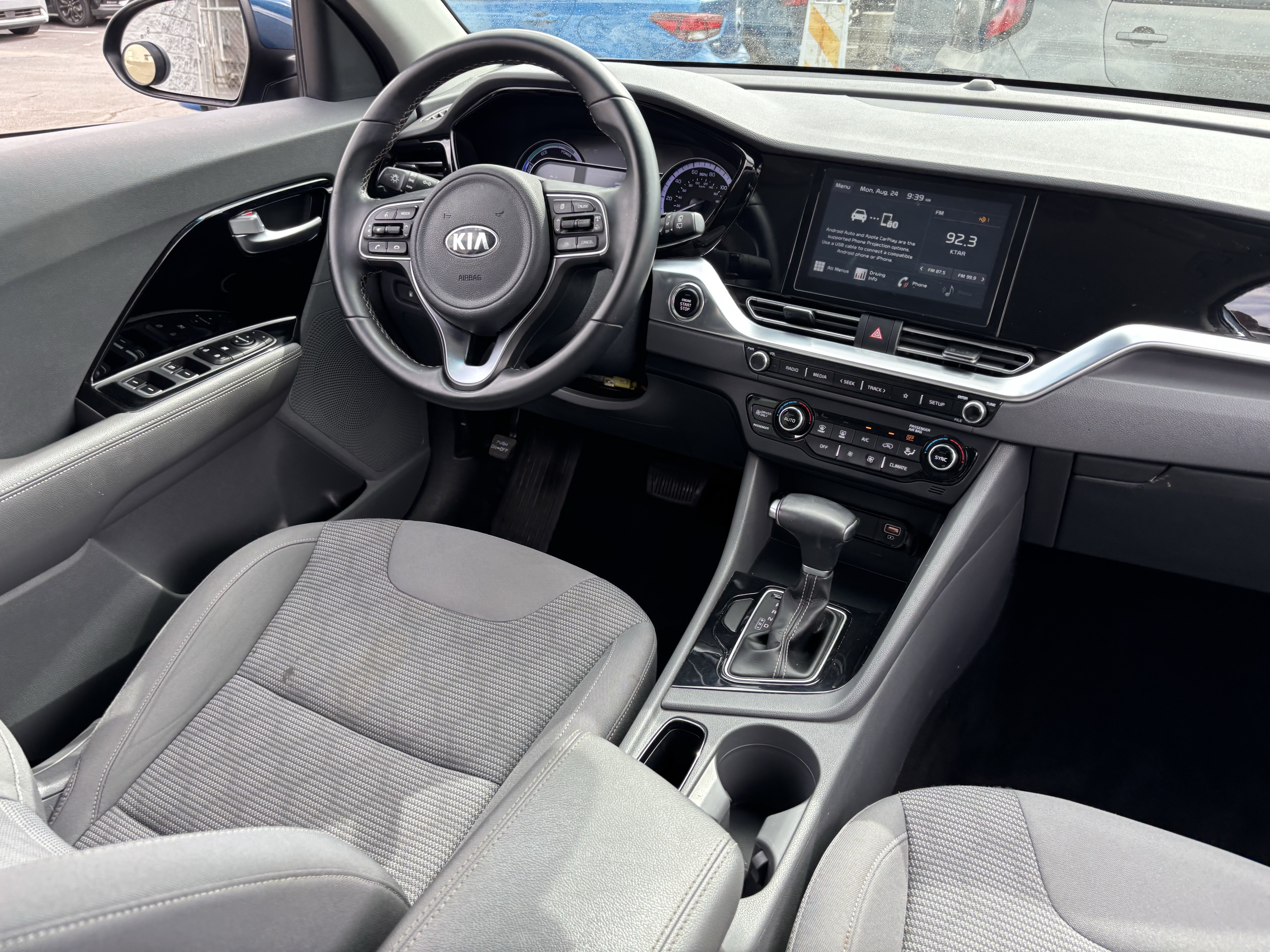 Used 2020 Kia Niro LXS FWD image 12