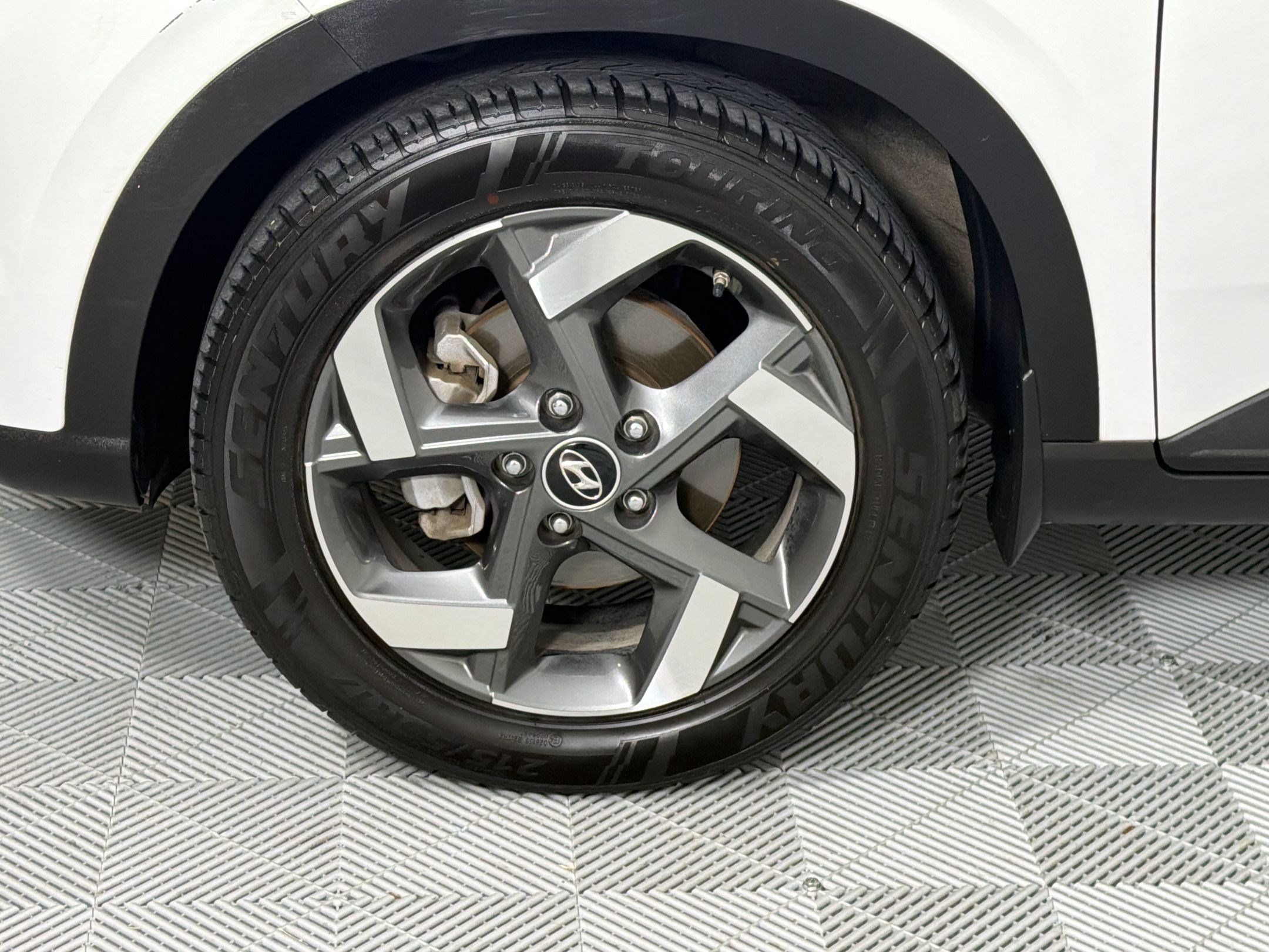 Used 2024 Hyundai Venue SEL FWD image 13