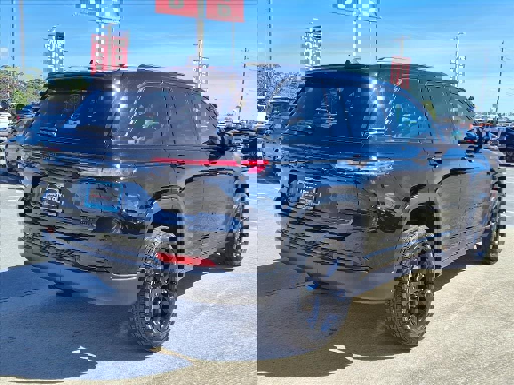 Used 2025 Jeep Grand Cherokee Limited w/ Black Appearance Package image 4